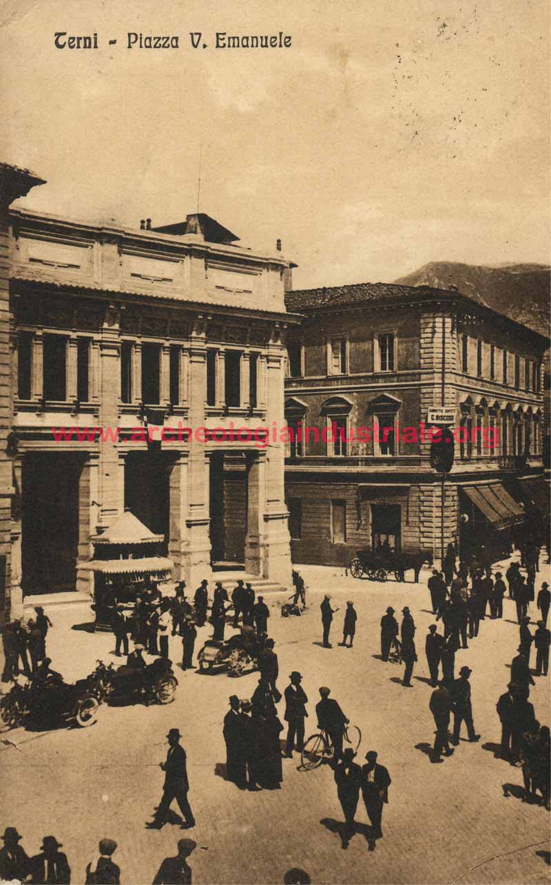 Piazza Vittorio Emanuele e il Palazzo delle Poste