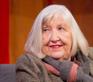 Hilla Becher. Fonte: https://upload.wikimedia.org/wikipedia/commons/thumb/3/32/Hilla_Becher_2013_8210.jpg/682px-Hilla_Becher_2013_8210.jpg